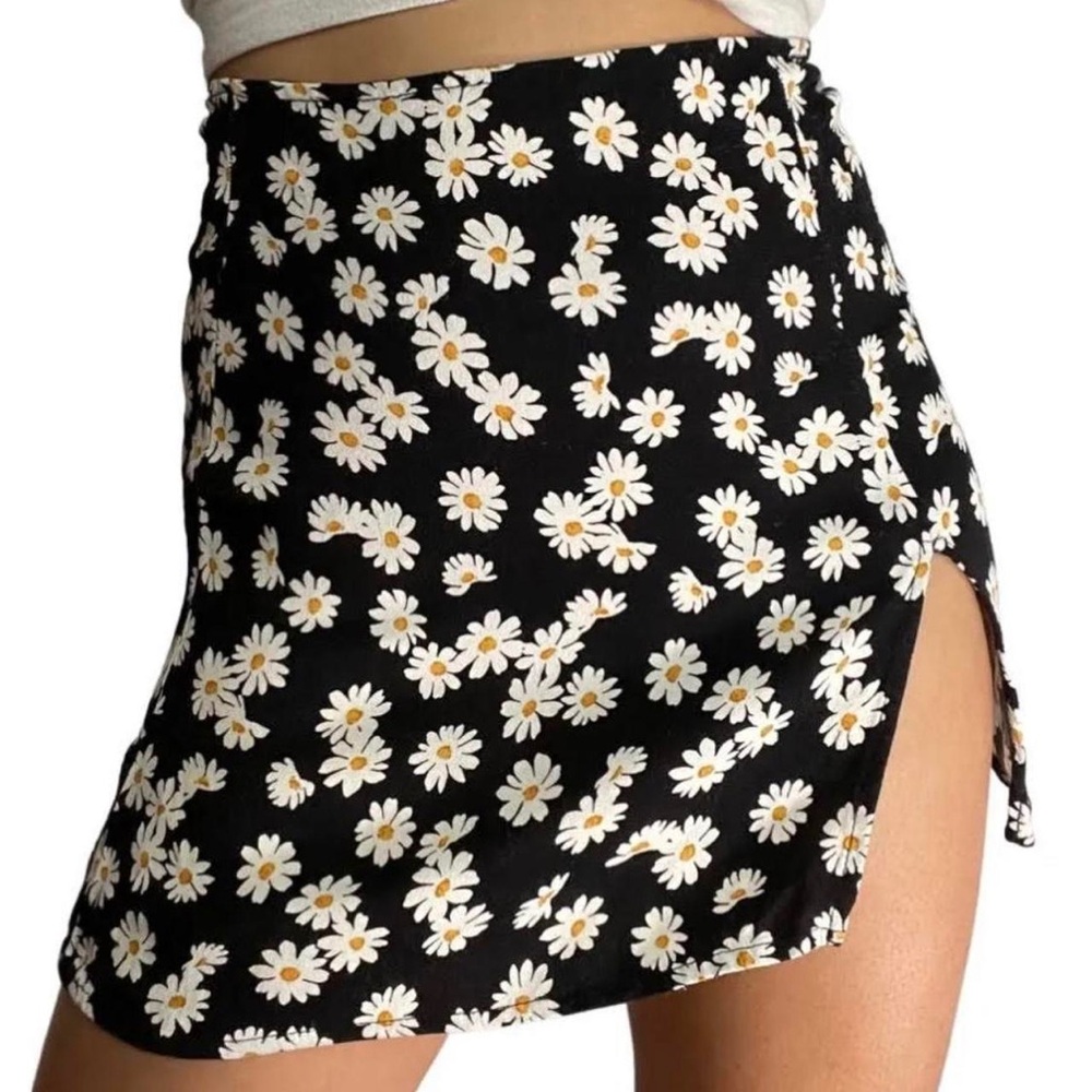 Reformation daisy print mini skirt size 4 s small